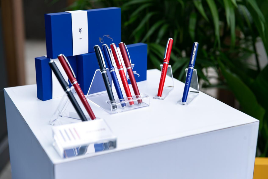 郎酒文创新品，四大主题色签字笔