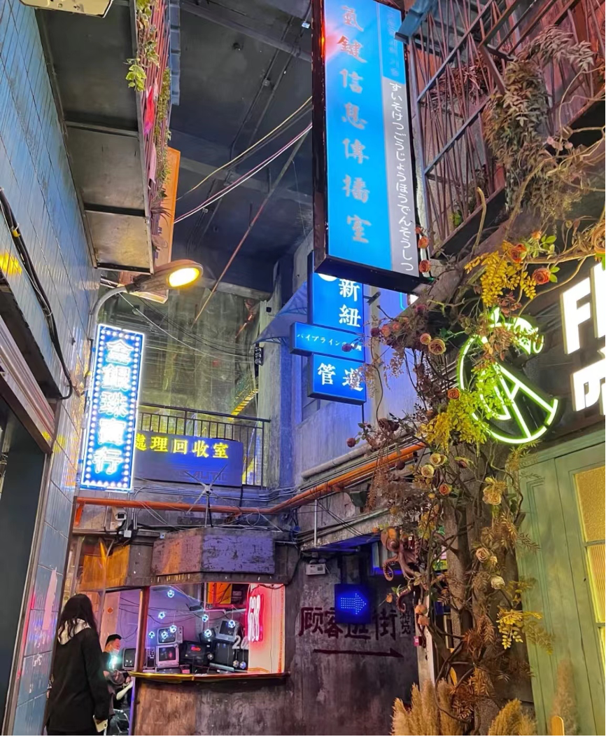 当下的深圳文和友街景