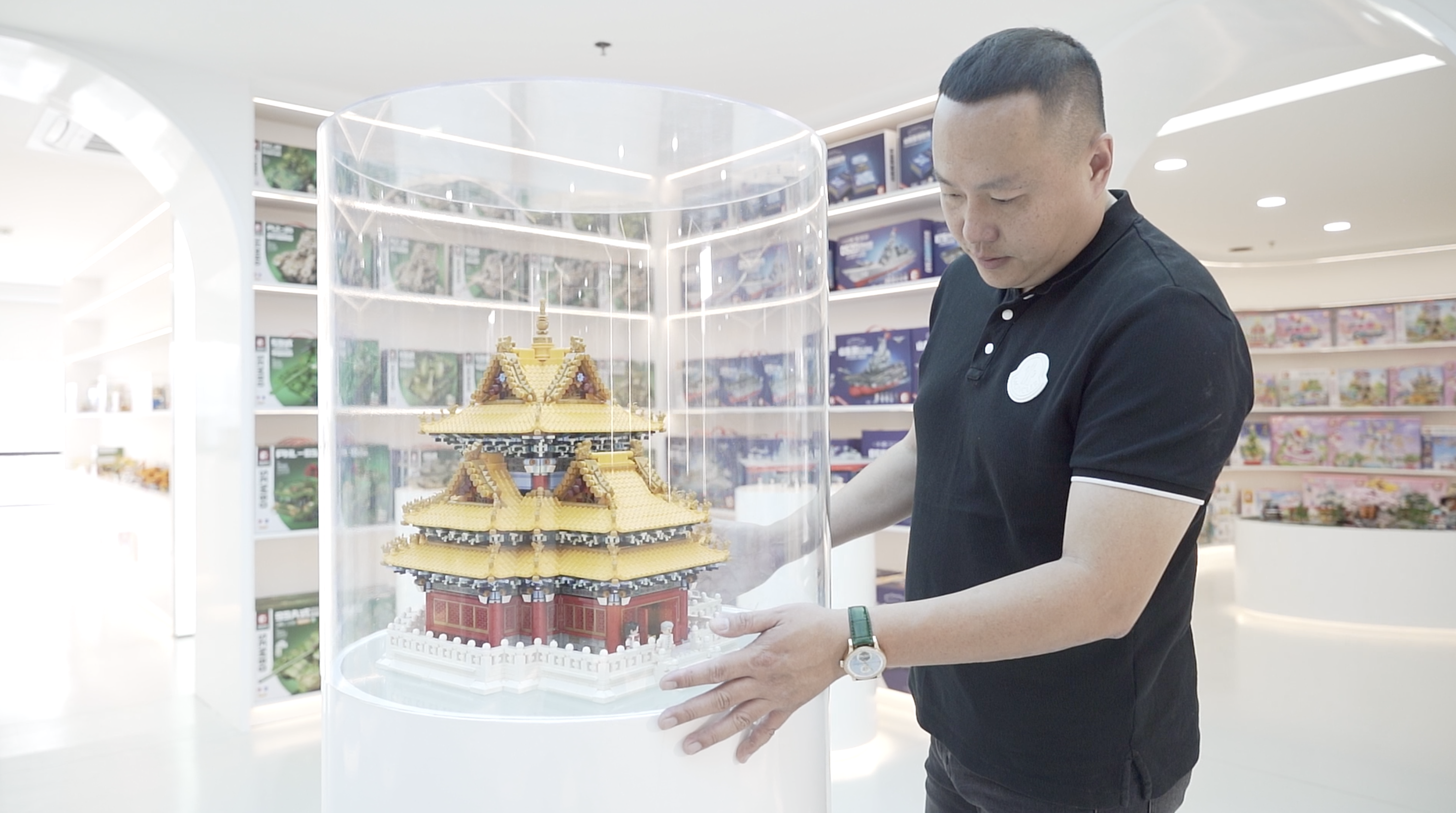 图为森宝积木创始人,85后林泽哲