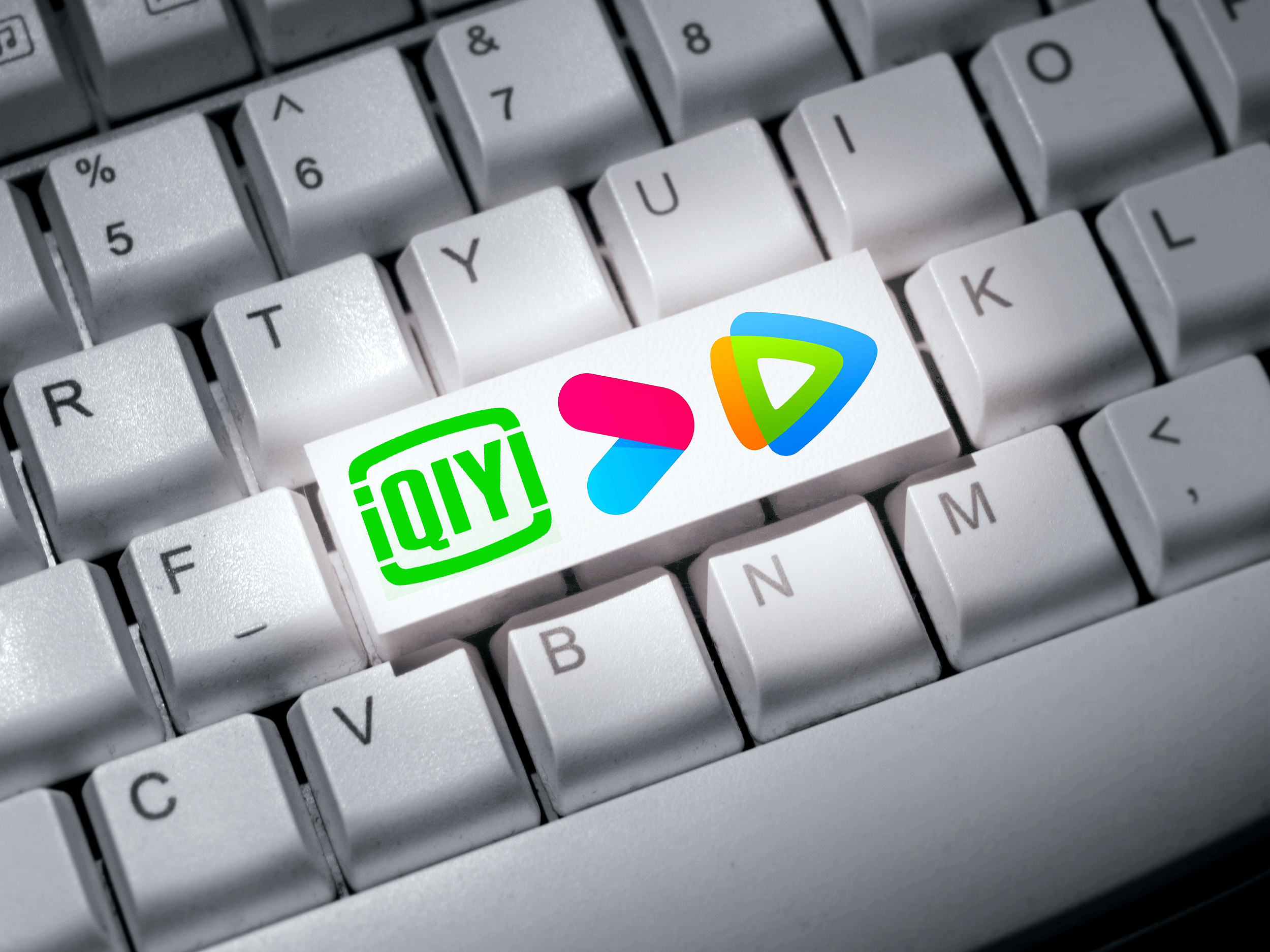 奈飞“假摔”，爱优腾“真病”