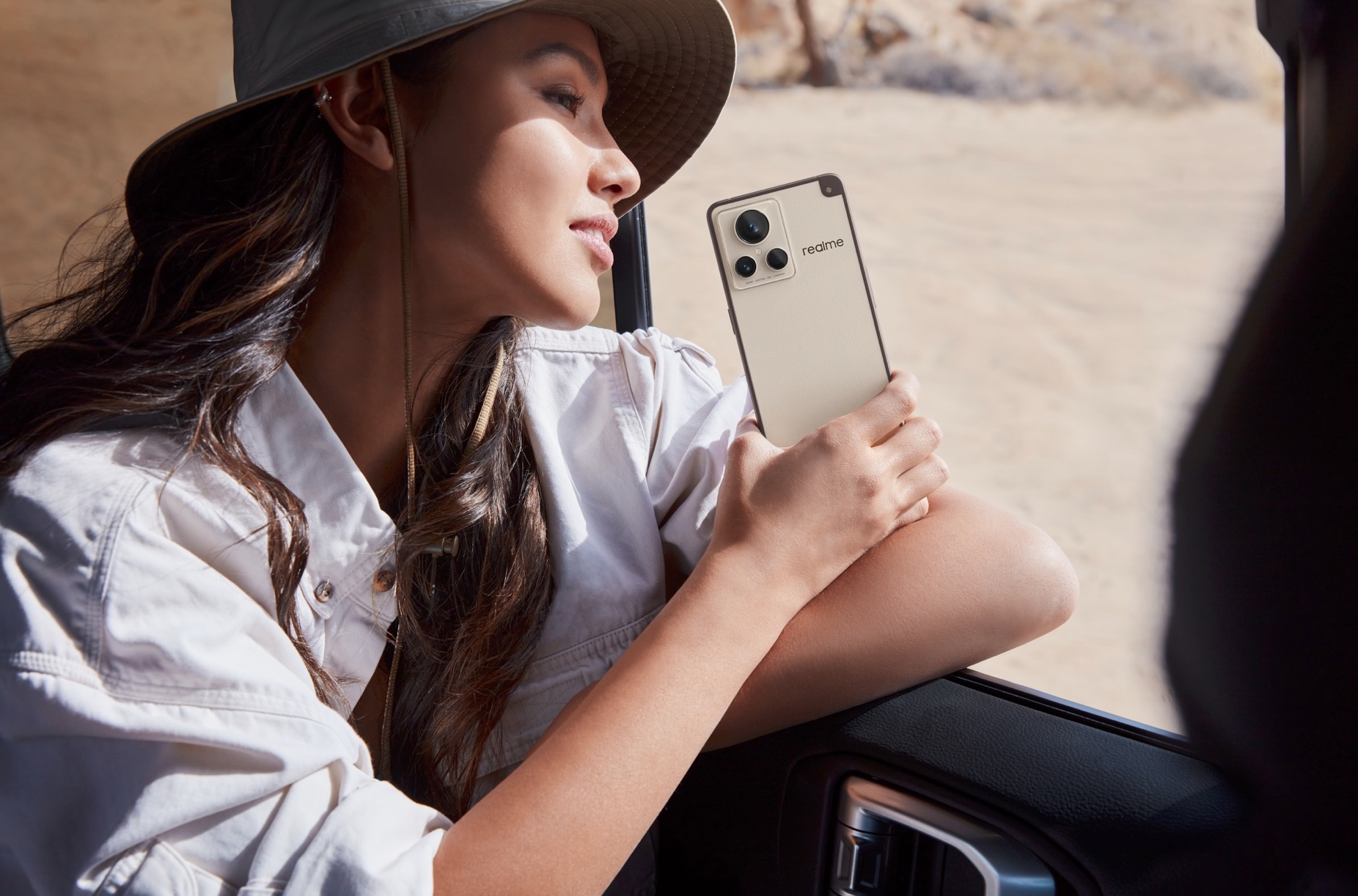 硬箱质感设计搭配骁龙8+处理器，真我GT2大师探索版发布