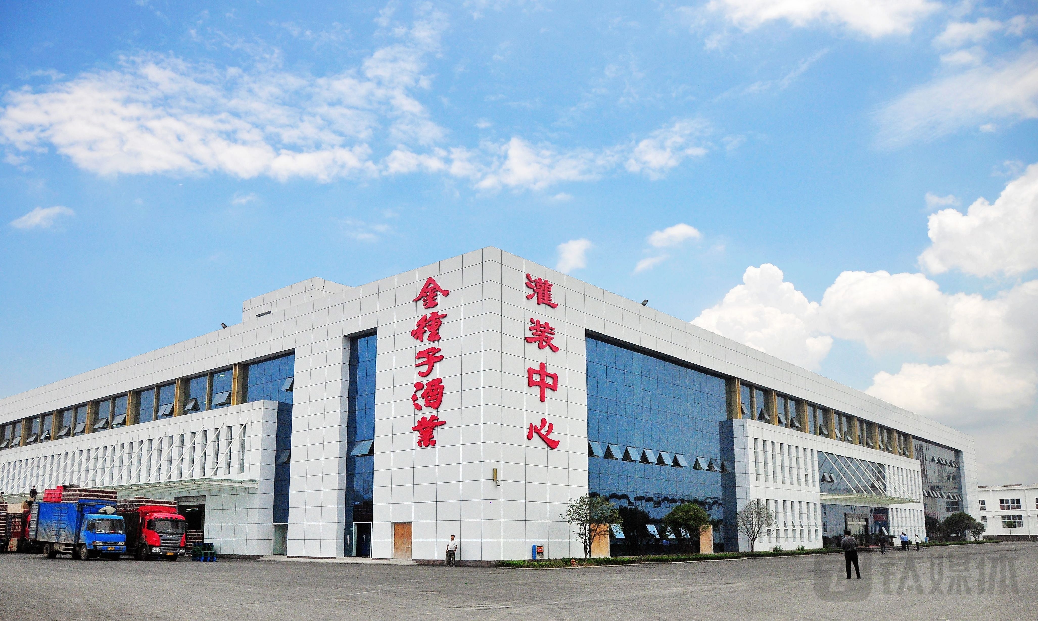 华润系入局后高管大换血，“黄白配”酒局能改变金种子酒吗？