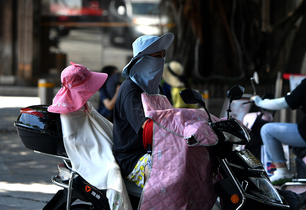 新蓝海“硬防晒”，千亿市场“遮不住”了