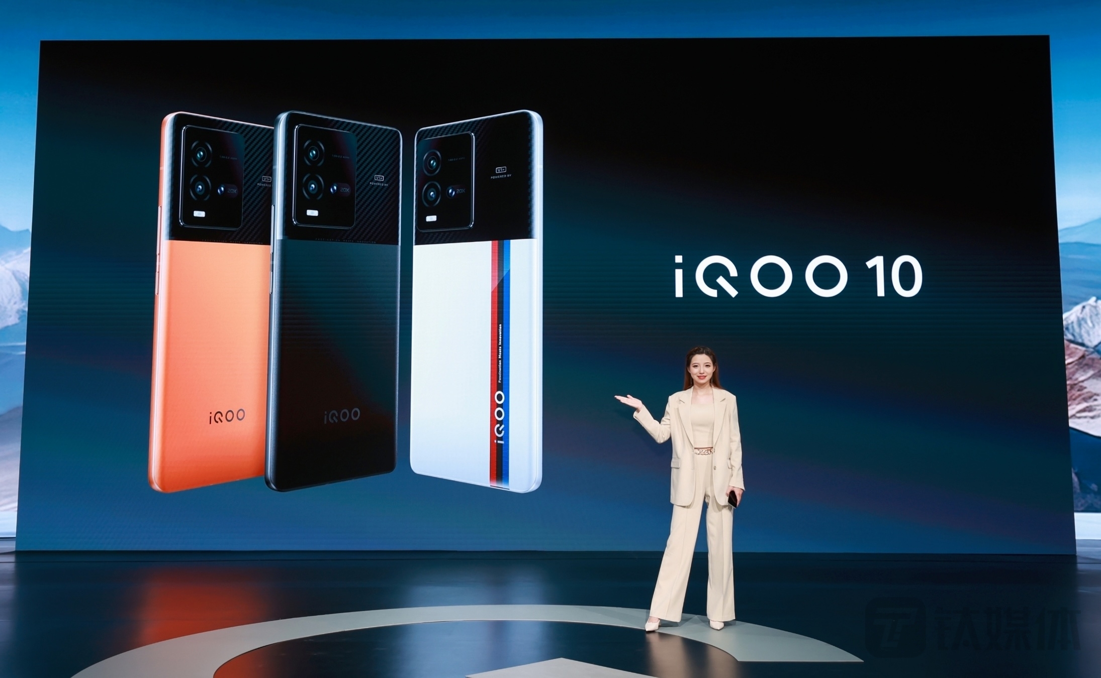 首发200W超快闪充，iQOO 10系列手机发布 | 科技前线