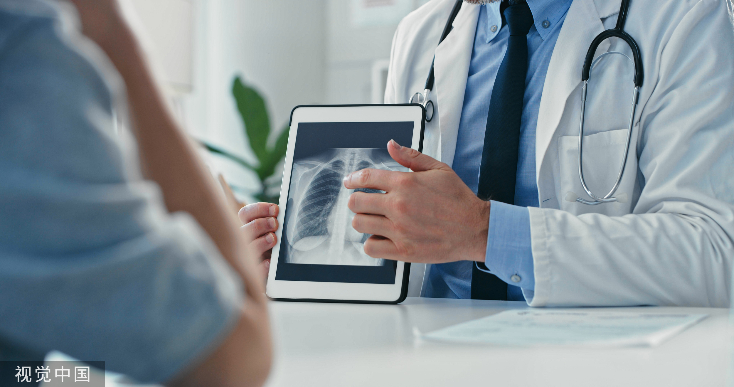 股价遭膝盖斩，上半年预亏损超6亿，美年健康的至暗时刻还未过去