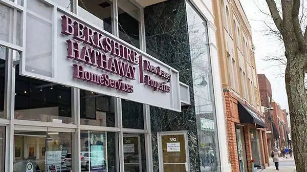 【钛晨报】伯克希尔哈撒韦A第一季度净利润355亿美元；港澳居民来往内地通行证延期政策5月8日起实施；央行公布4月末外汇储备3.205万亿美元