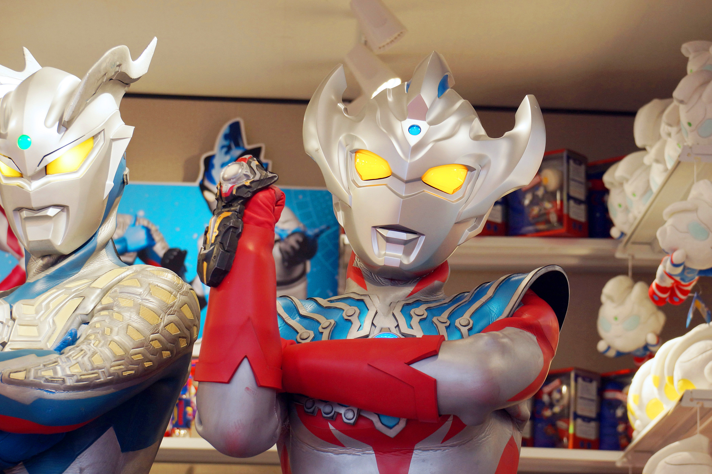 相信光的生意，奥特曼卡正疯狂吸金