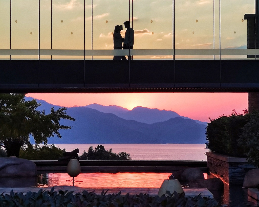 “方陈式”闹剧收场，不嗑CP就做不了恋综吗？