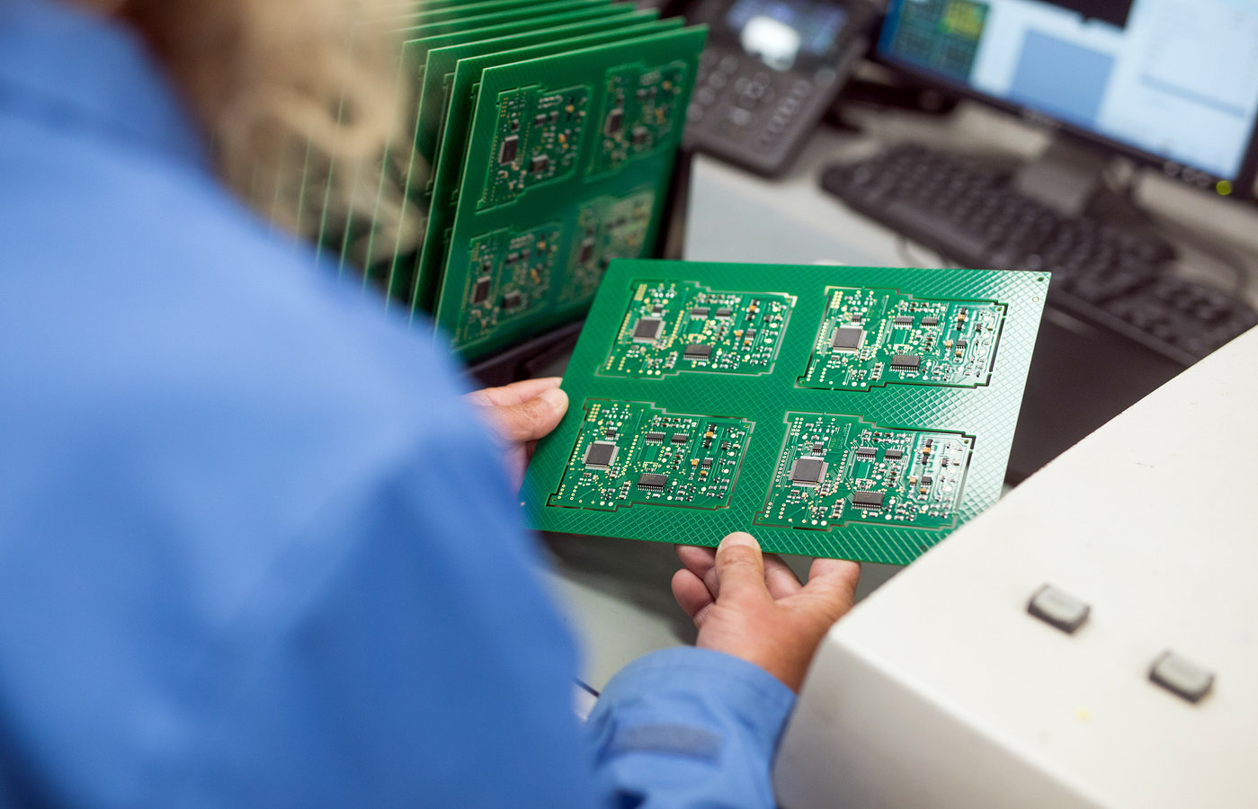 【产业互联网周报】中国移动：择时分拆业务上市；金山云CEO王育林辞职；谷歌负面缠身，数据中心爆炸又遭罚款；国家数据中心集群建设2022年计划投资超1900亿元