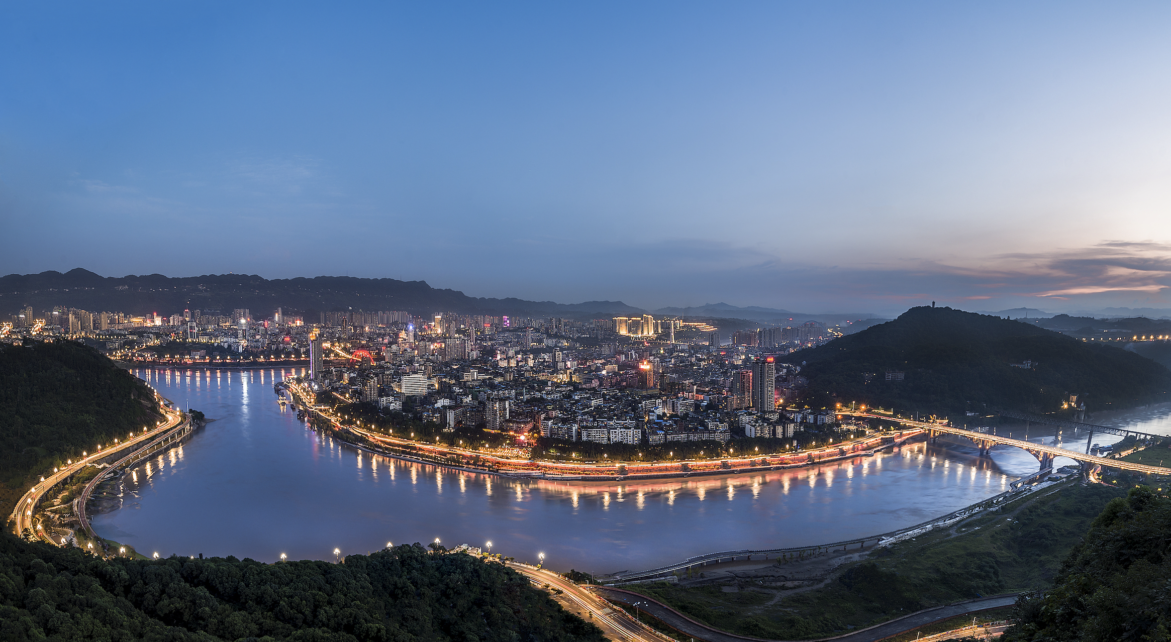 十二所大学，为什么扎堆这个四线城市