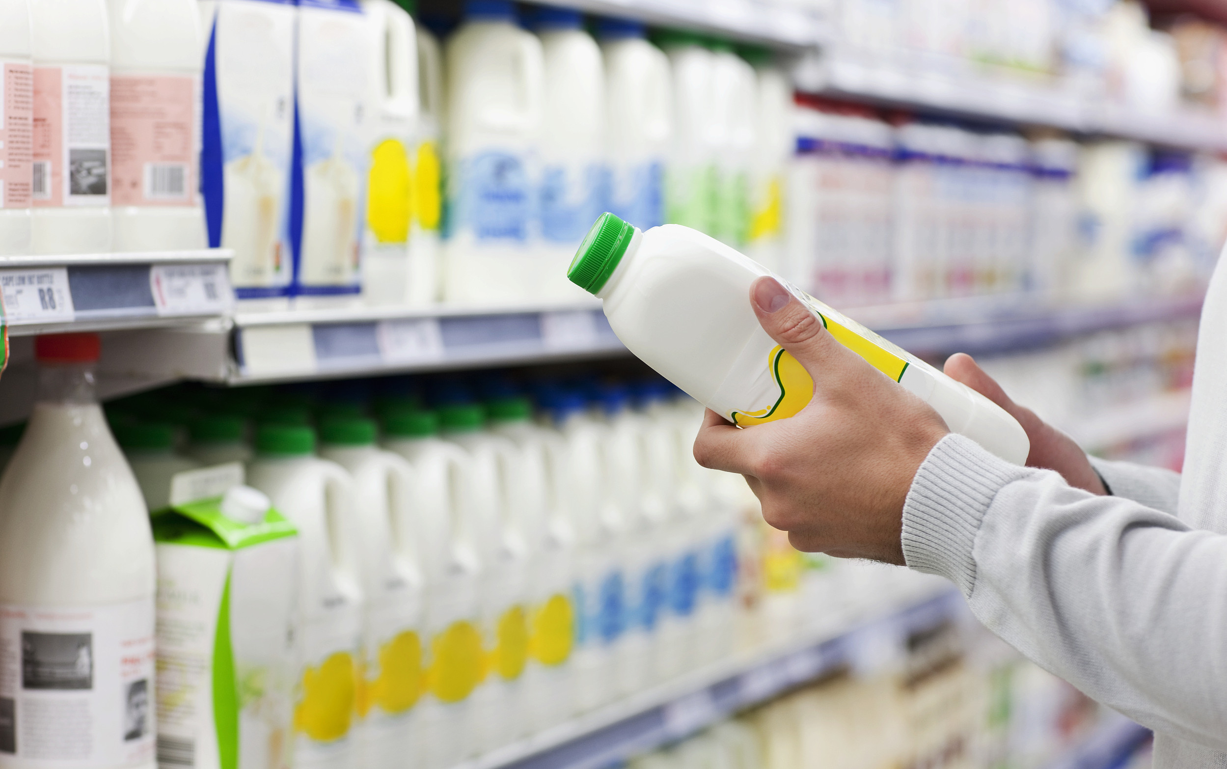 细菌超标、违规添加、蛋白质含量不足……|2022年问题乳制品事件盘点