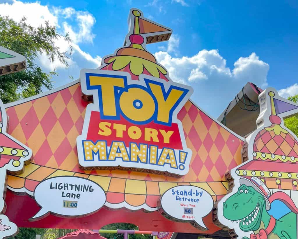 迪士尼本季主题乐园业绩亮眼,超越疫情之前的表现。迪士尼将其归功于新上线的Disney Genie。图片来自迪士尼乐园官网