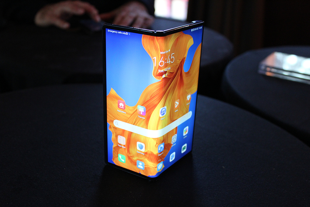 诞生3年的折叠屏手机，仍未搞清楚“能不能买”