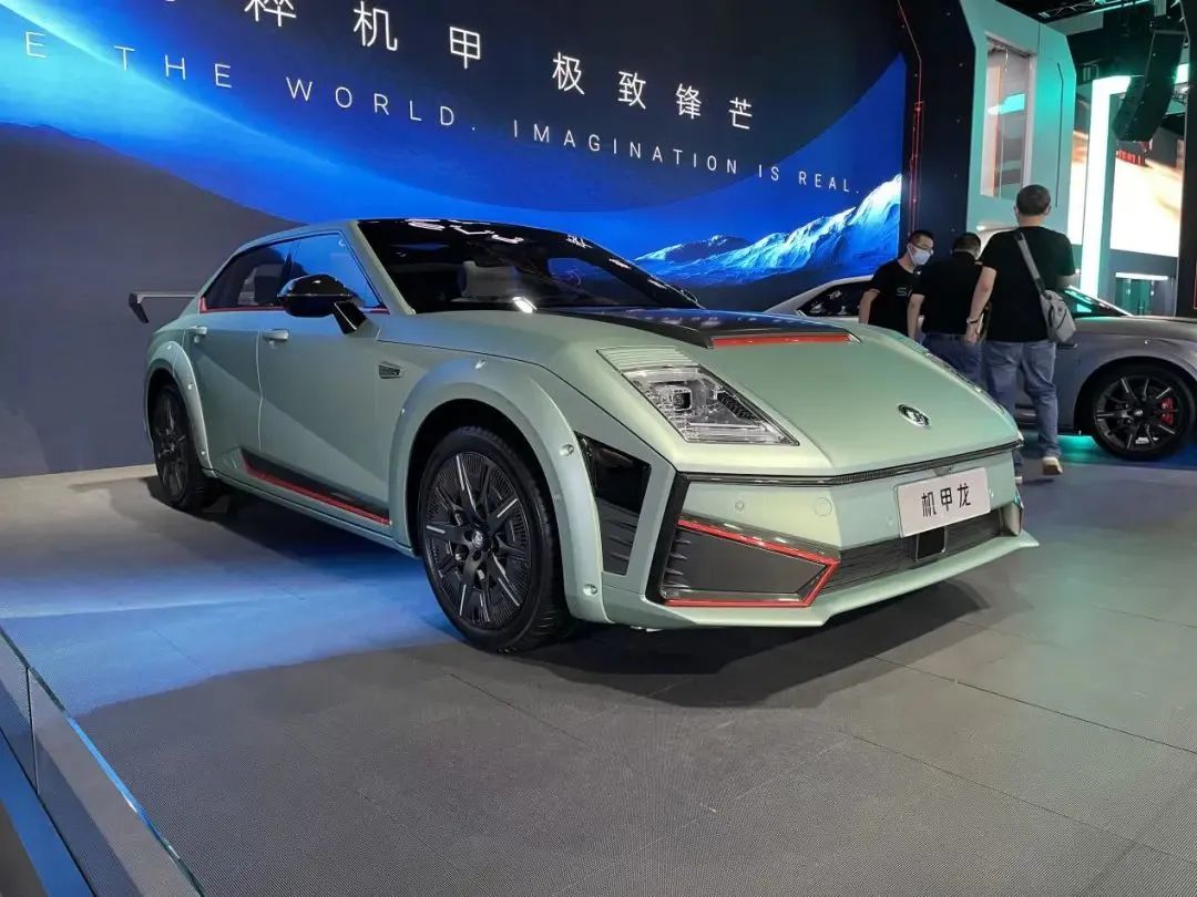 长城飞天，汽车落地