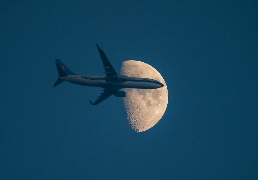 空中之战：快递巨头竞拼航空货运 | 钛媒体深度