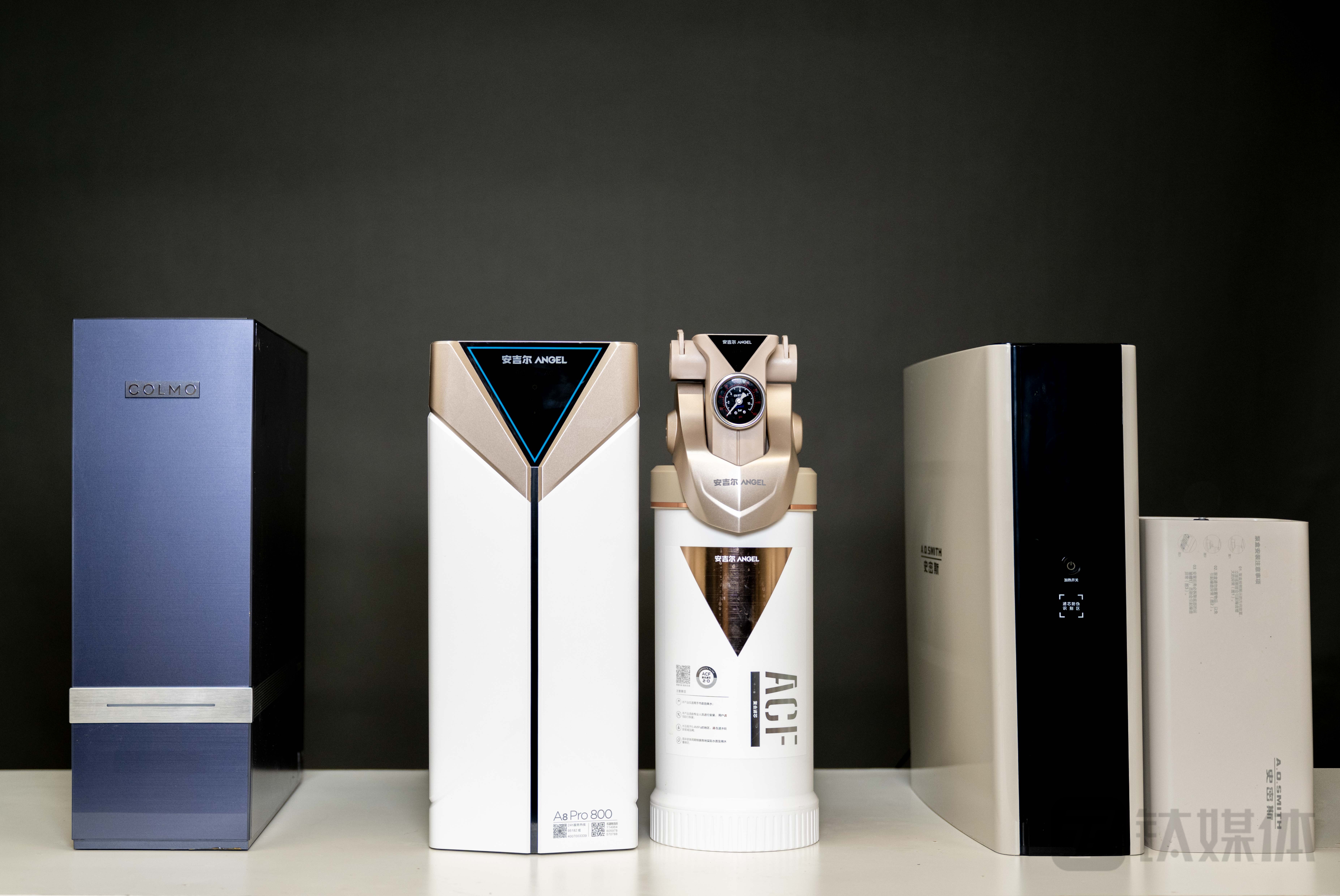 横评产品（从左到右）：COLMO、安吉尔、A.O.史密斯