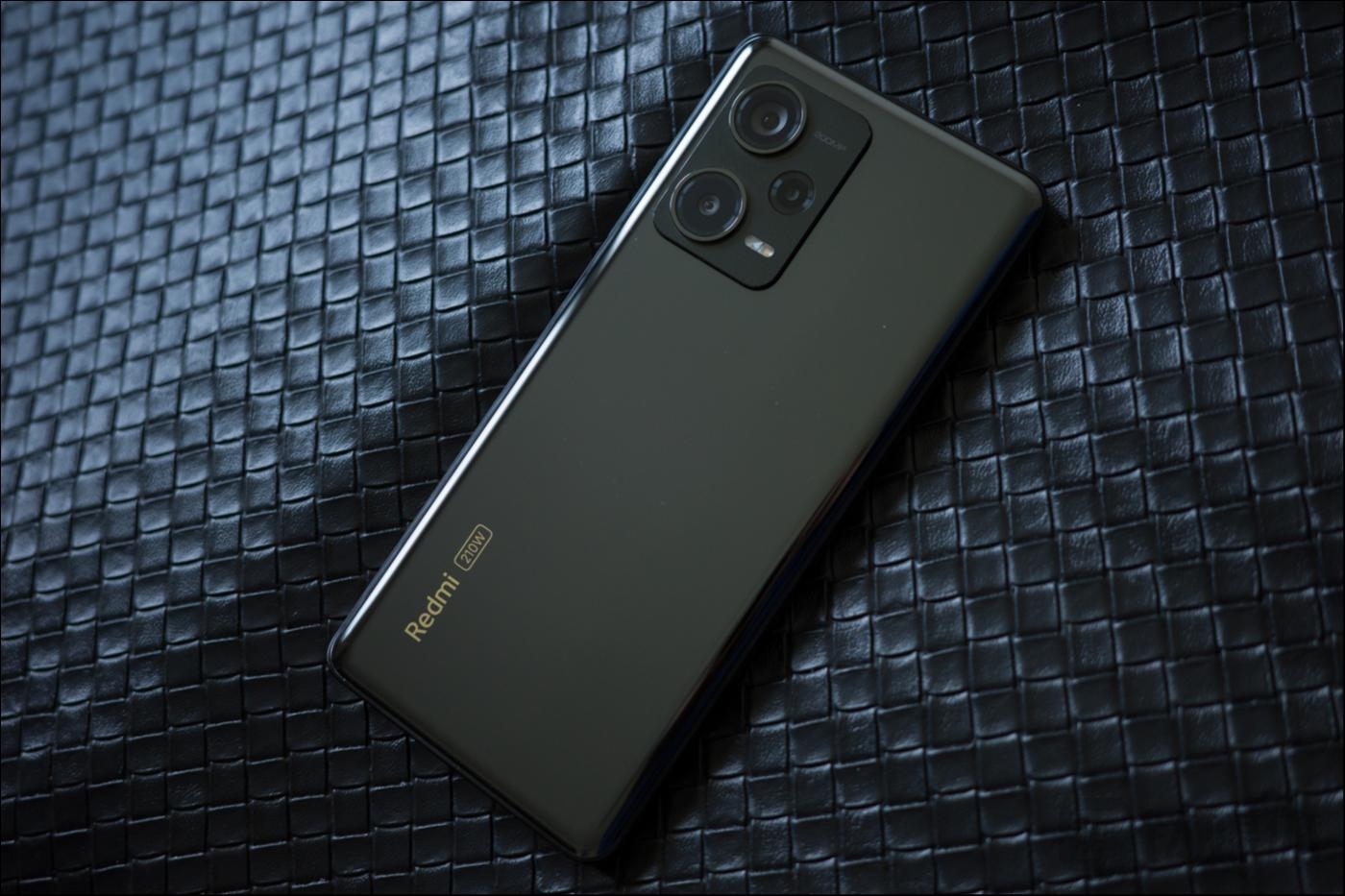 背部采用家族化设计