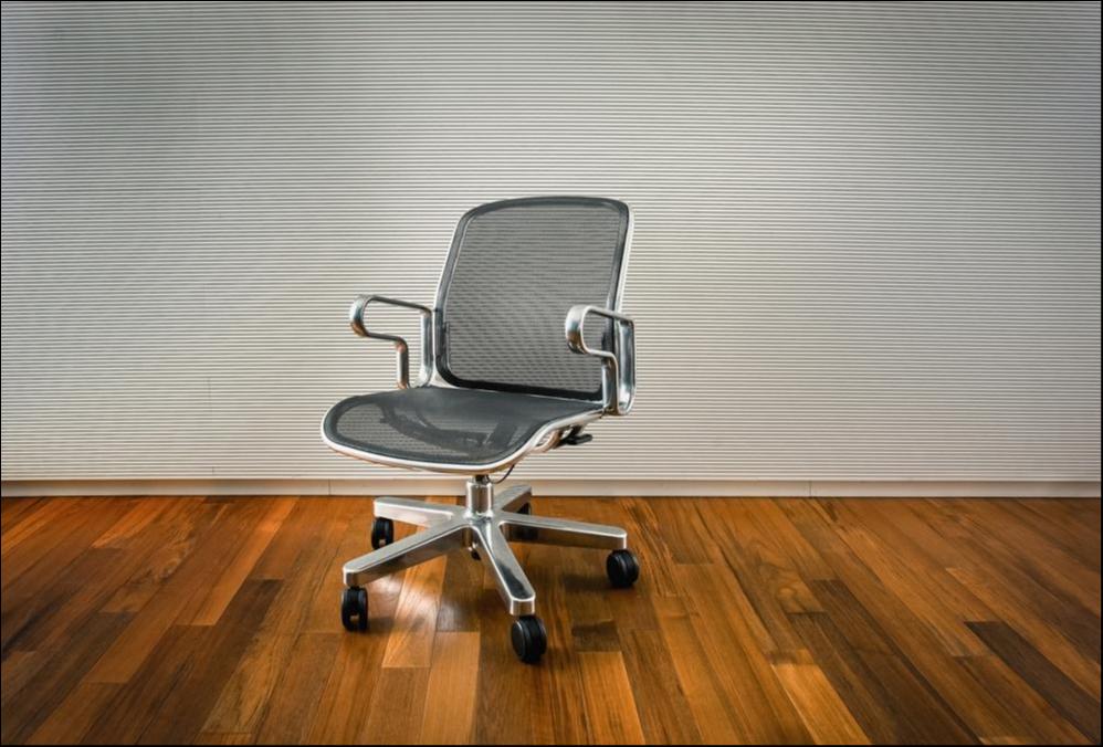 人体工学椅，一场万元级的“黑色幽默”