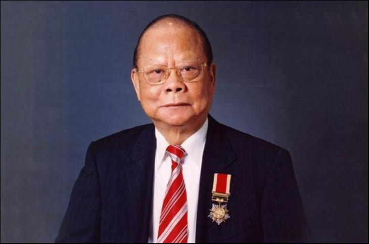 他把巨大财富献祖国，全世界高唱《没有共产党就没有新中国》