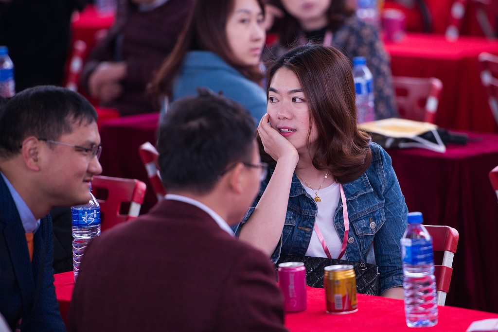 抖音相亲江湖：有人花费上万，有人甘愿被颜值打分