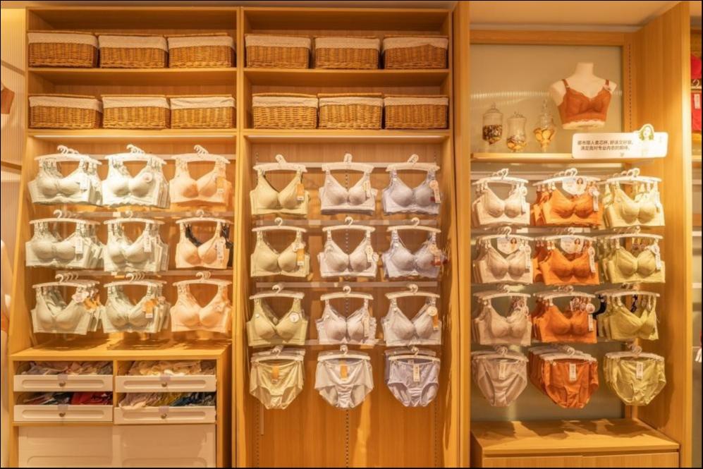 都市丽人内衣产品码放整齐