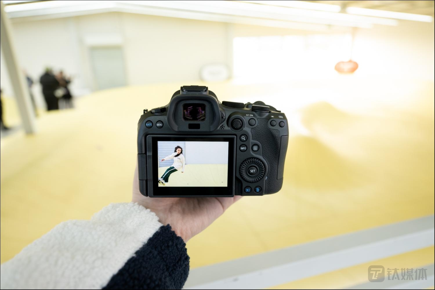 佳能发布EOS R6 Mark II相机，支持4K60P无裁切录制与40张/秒连拍 | 科技前线