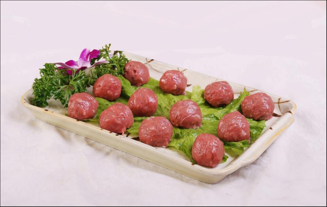 不养牛的潮汕人，捶打百亿牛肉丸产