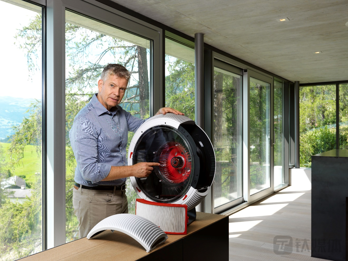 IQAir CEO Frank Hammes：拒绝功能堆叠，空气净化器才能更加高效