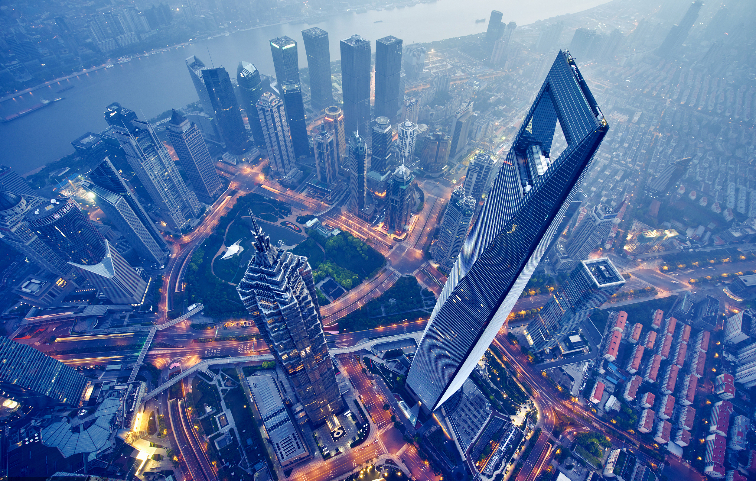 【全球热门公司周报】暴雪将在中国大陆暂停多数游戏服务，网易丁磊称与暴雪谈判难度远超预期；阿里巴巴“在港主要上市”计划暂缓；抖音旗下公司申请注册房产品牌商标；连花清瘟销售火热，以岭药业4天3板；雅诗兰黛将以28亿美元收购Tom Ford；贾跃亭再获投资，FF将拿到最高3.5亿美元；刘强东捐149亿，首成中国首善