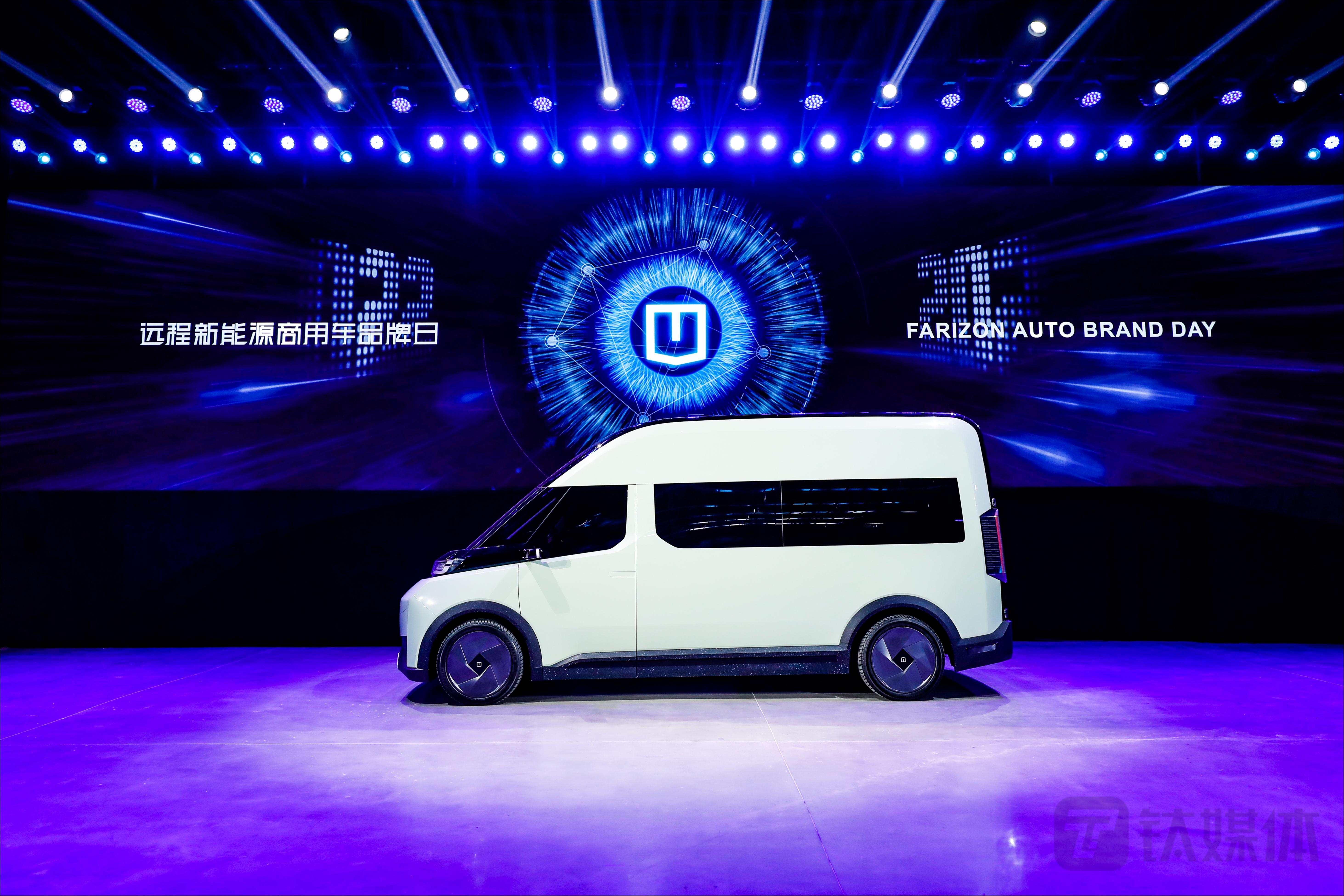 远程超级VAN亮相侧视图