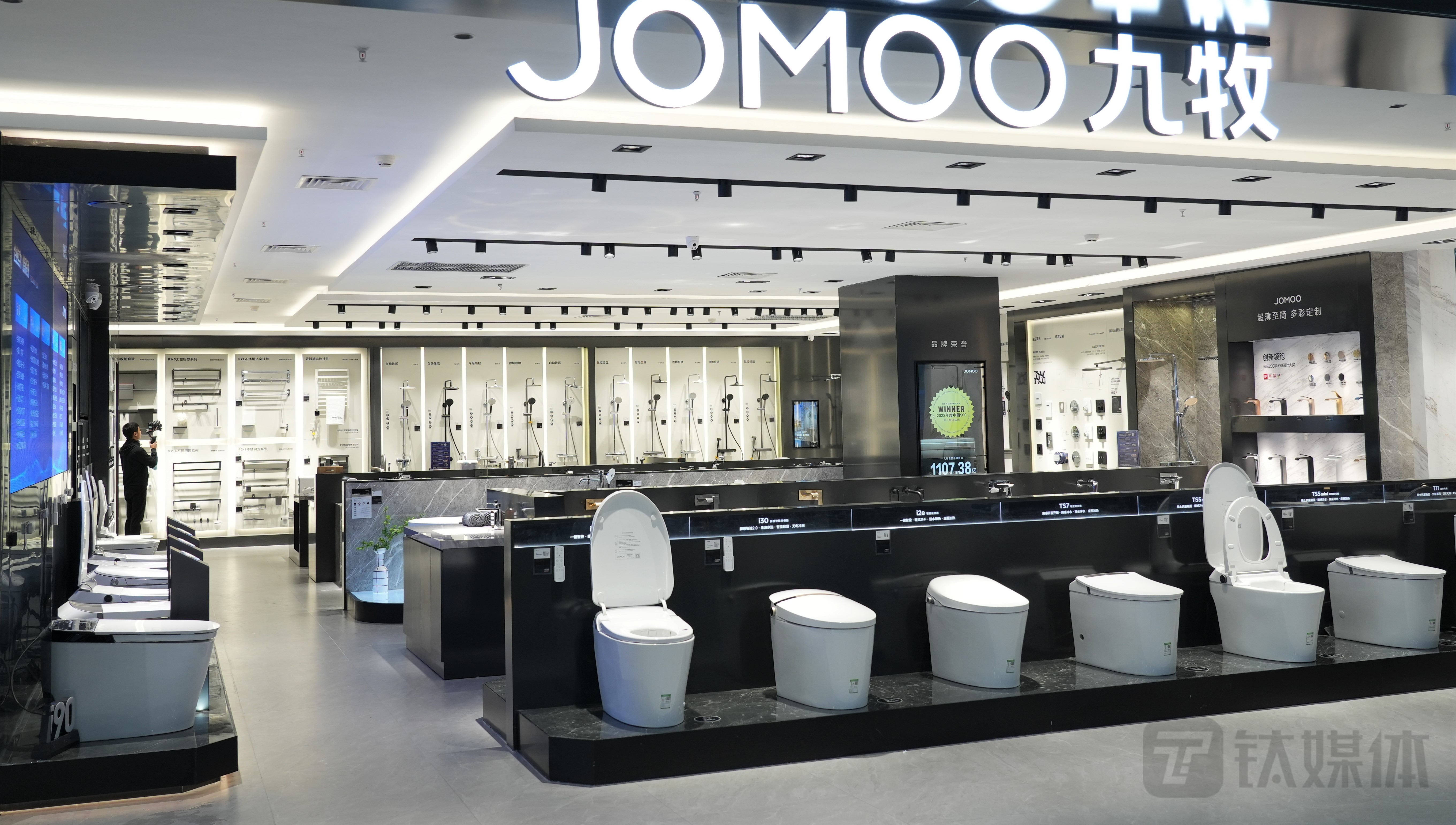 2022年12月，位于福建厦门的九牧第八代数智门店正式开业