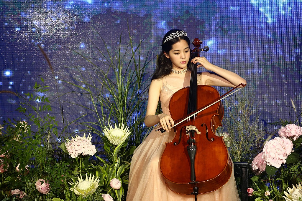 欧阳娜娜nabi翻车，明星自创潮牌已成死路？