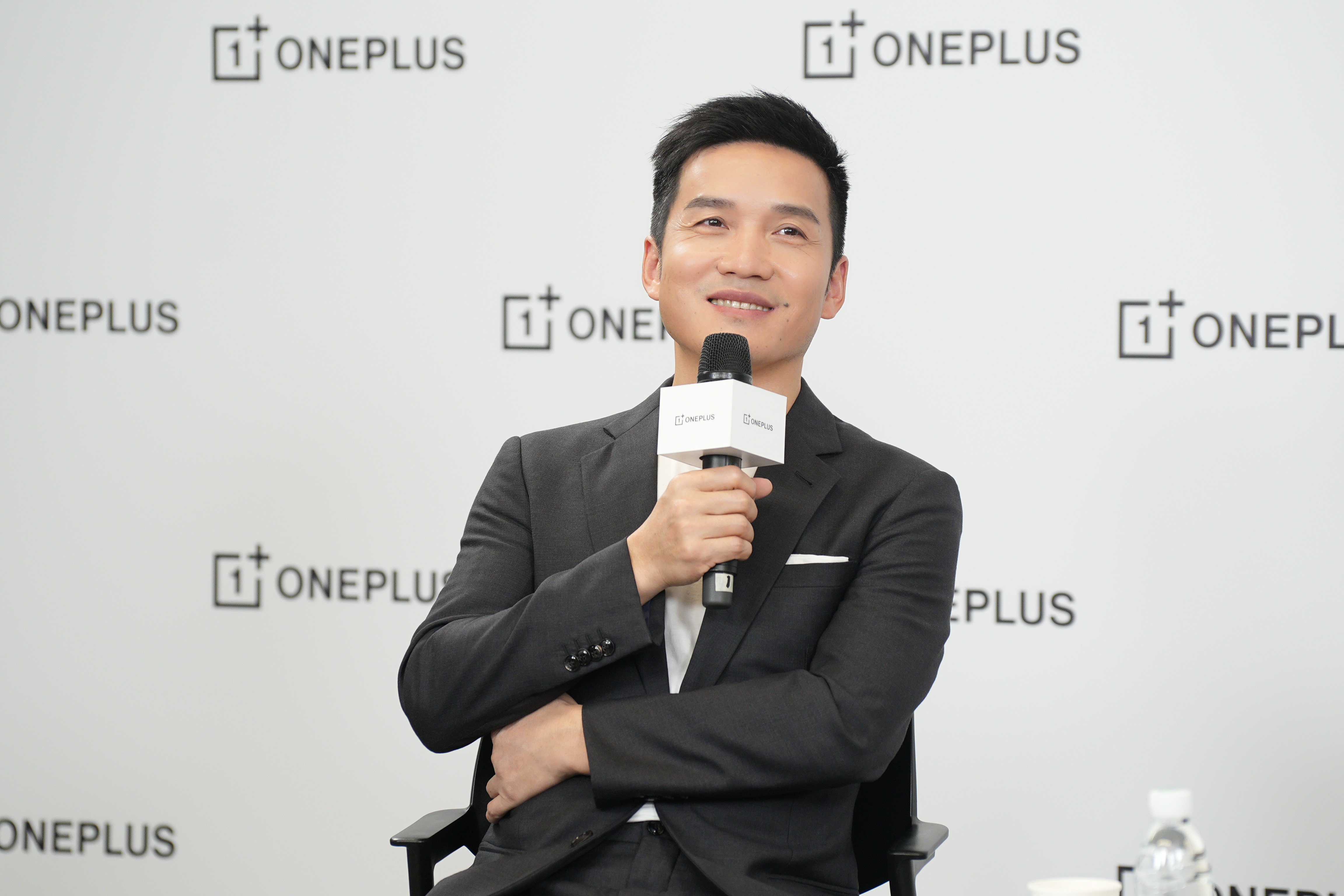 投入100亿、硬件综合净利润率可以为0，一加发布新战略 | 科技前线