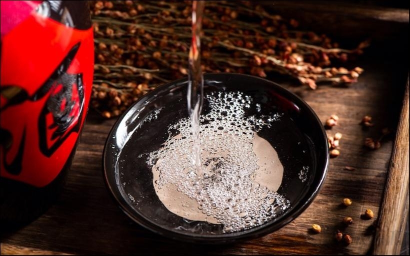 白酒图,来源于视觉中国