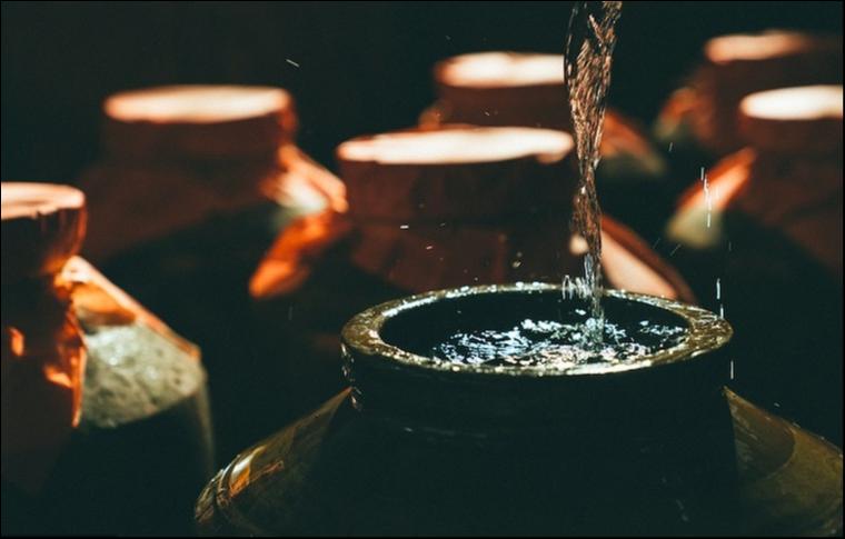 白酒图，来源于视觉中国