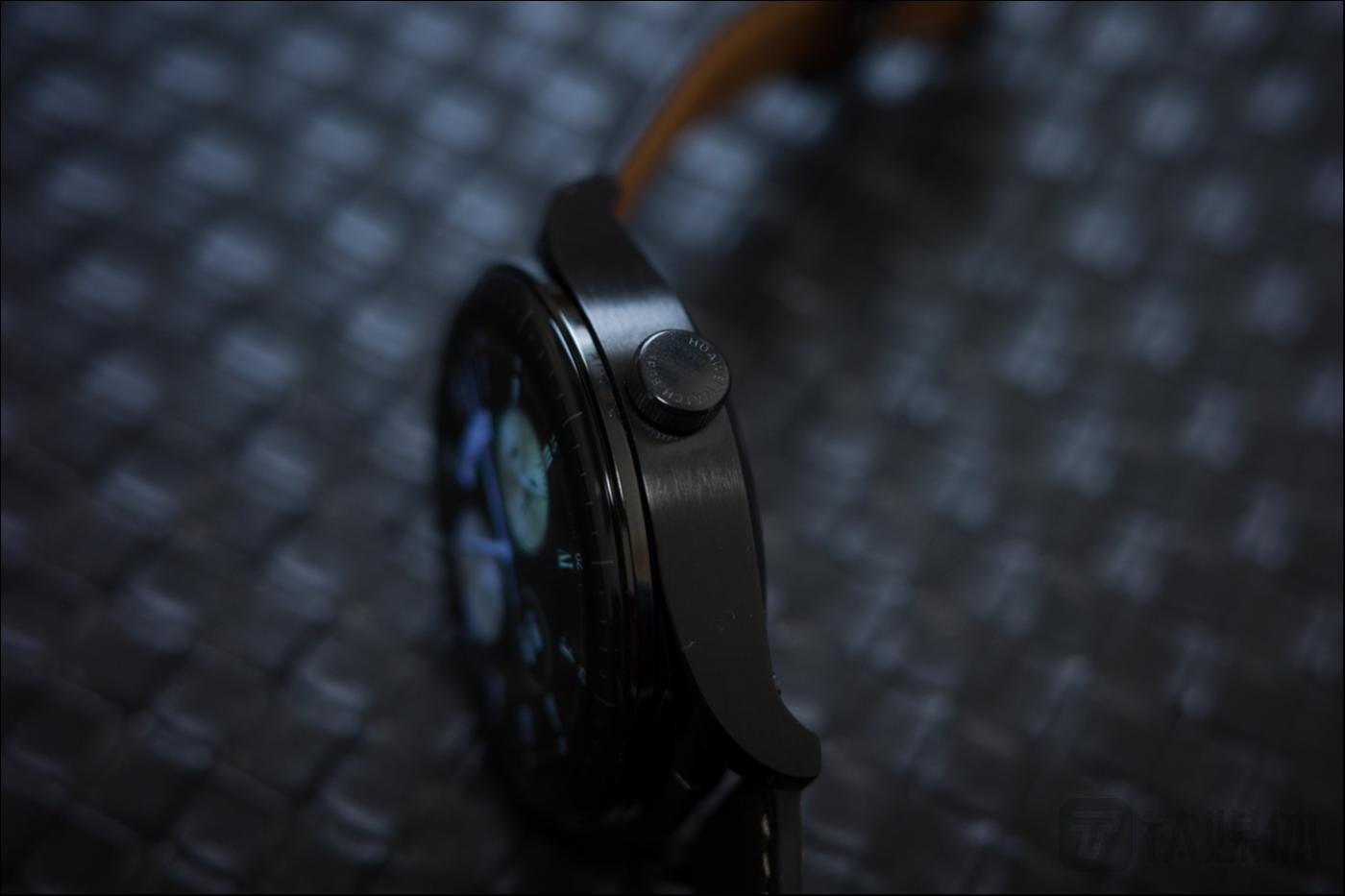 右侧唯一一枚旋钮按键