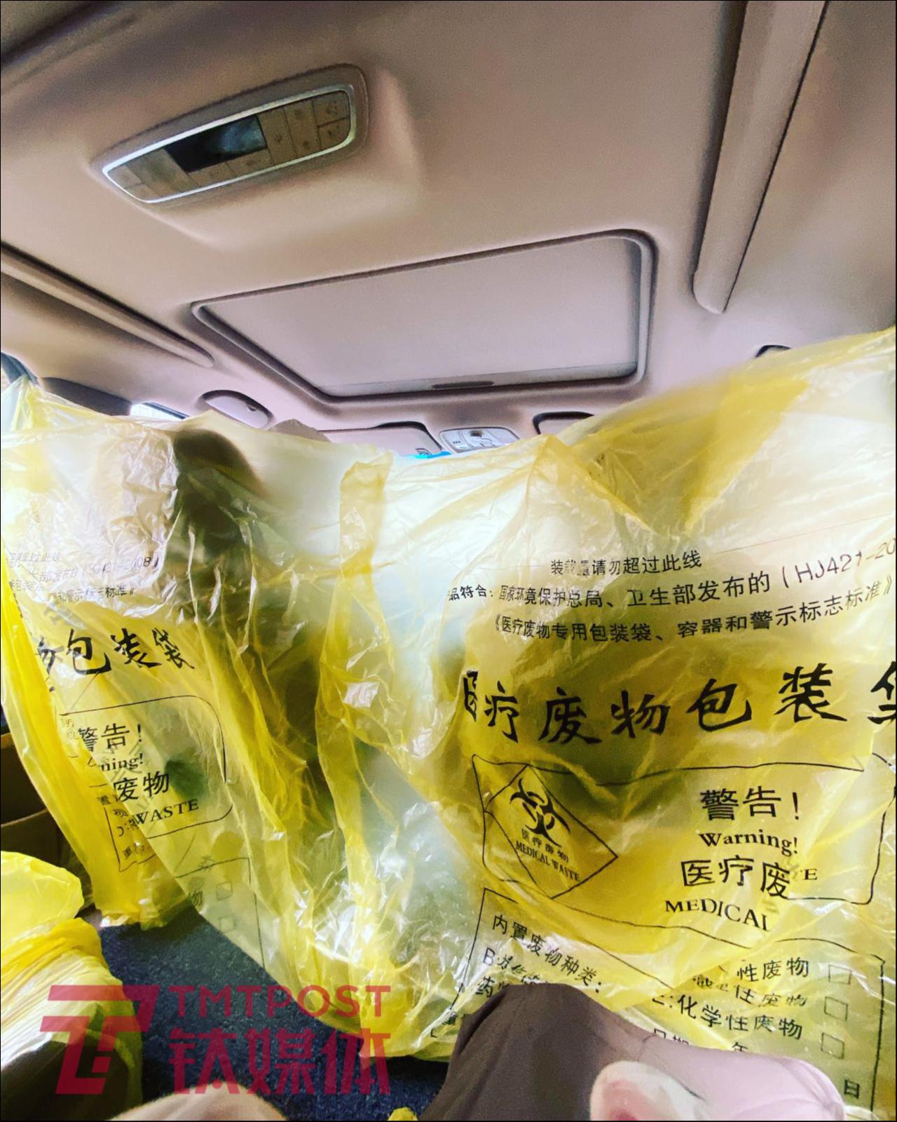 2022年4月，上海，华子乘坐的转运车（照片由受访者提供）。