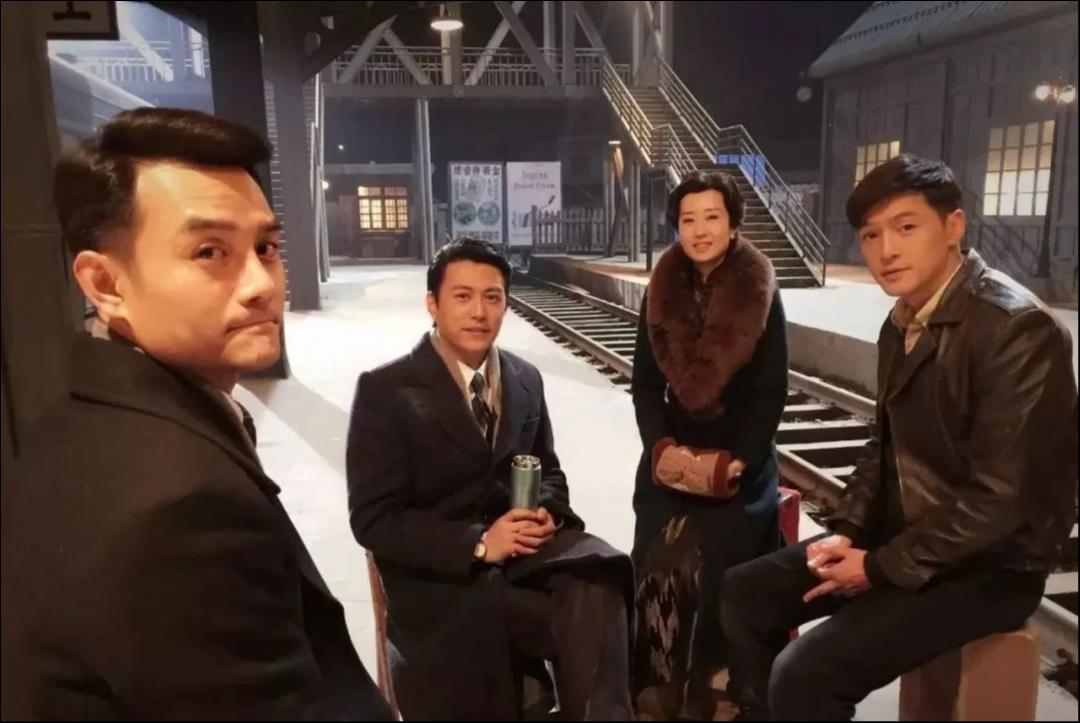 明家三兄弟，给40+男演员上课