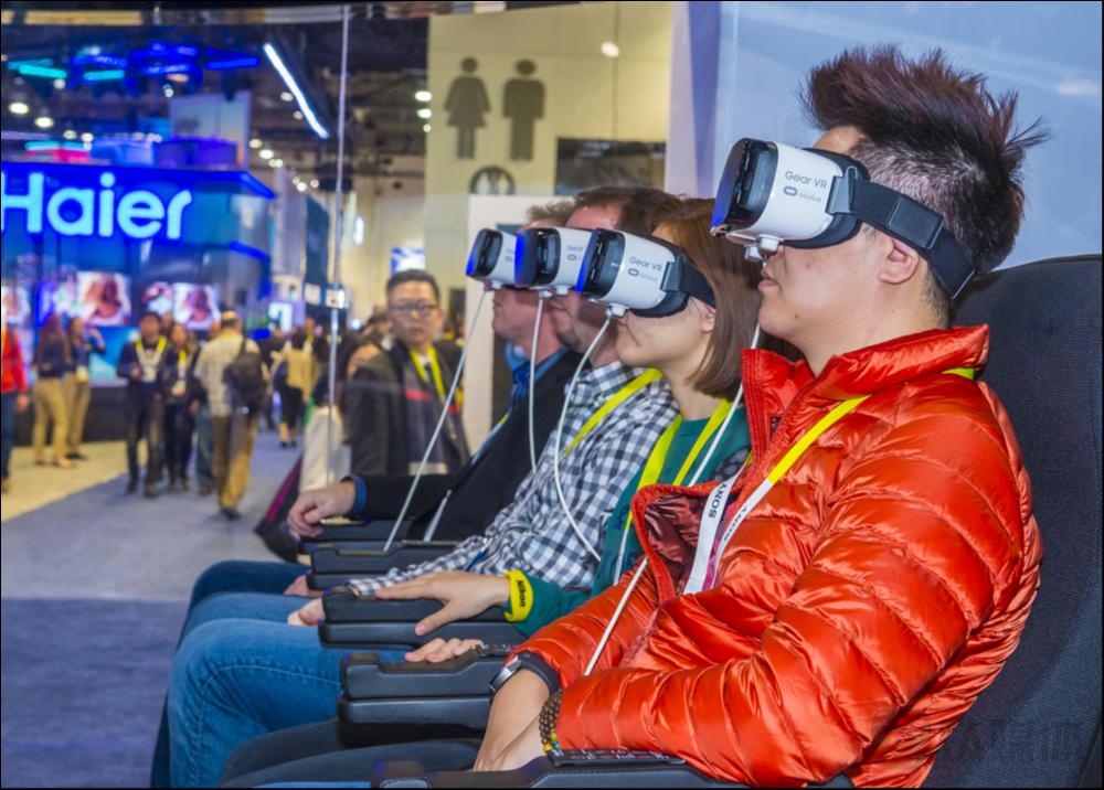 CES 2023上Kobby展台展示VR/AR头显设备