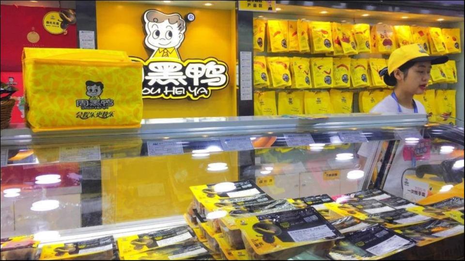 休闲卤味“三剑客”剑断了？净利润下跌九成，周黑鸭寻找新“卤”