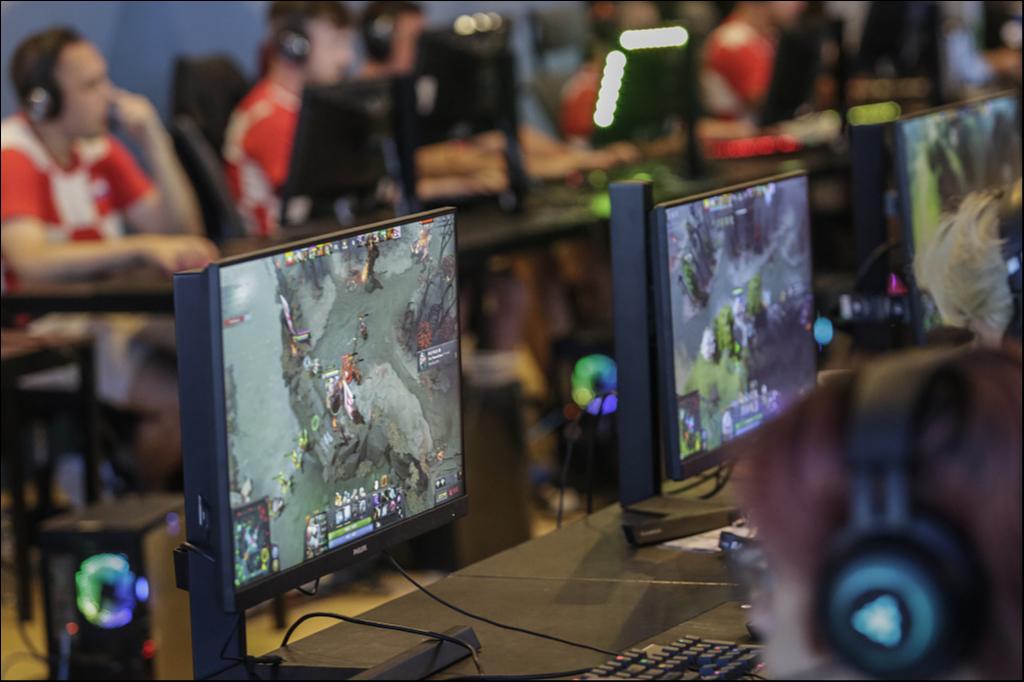 2022年中国游戏市场销售同比下降10%，用户增长趋向停滞｜钛快讯