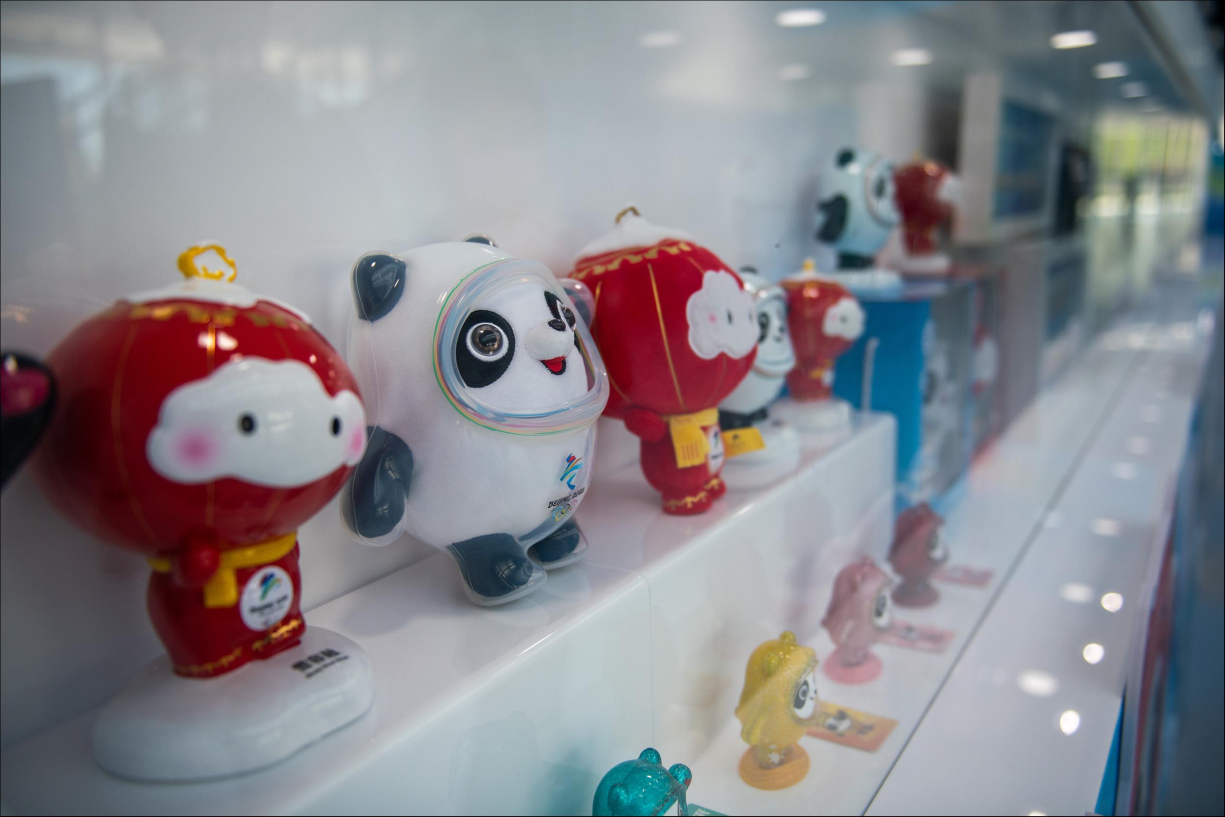 蹭完冰墩墩蹭ChatGpt，股价狂飙后，元隆雅图开启高位减持