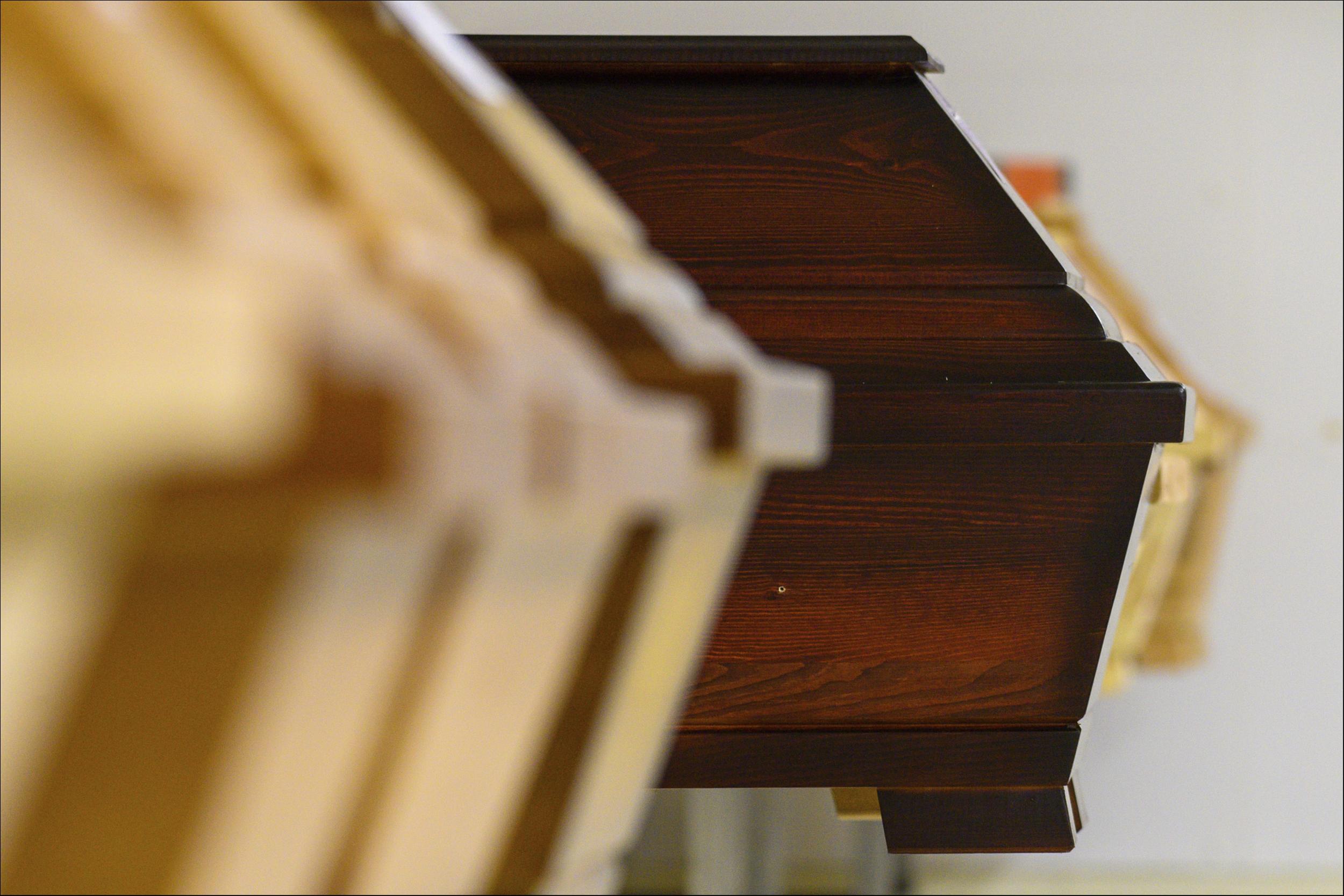 考编上岸殡仪馆，后悔了