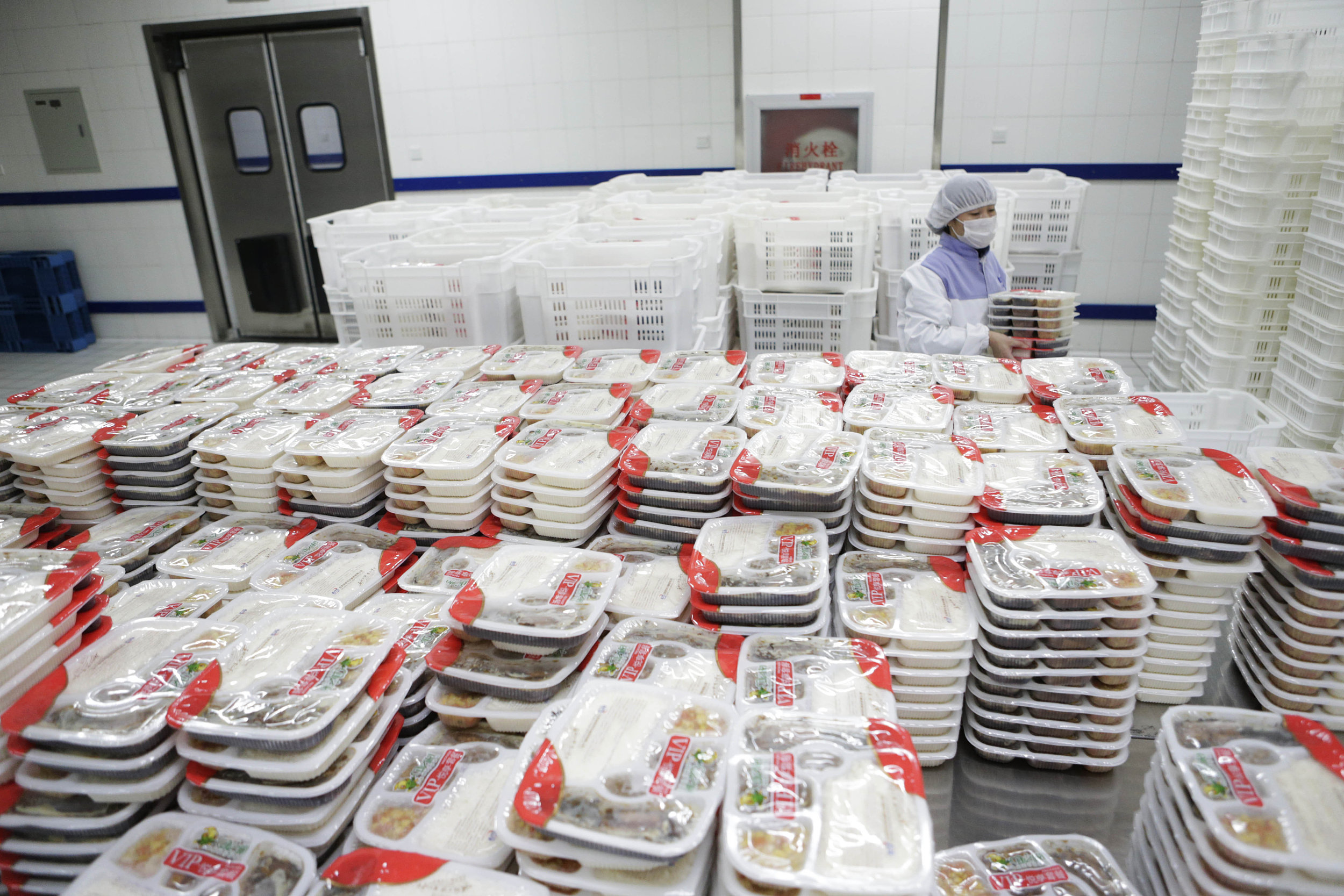 剩菜盲盒走红，临期食品“回春”了？