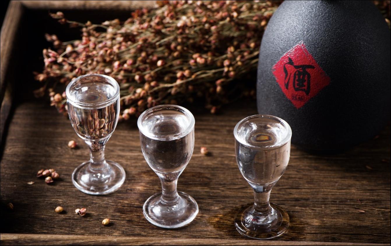 白酒图，来源于视觉中国