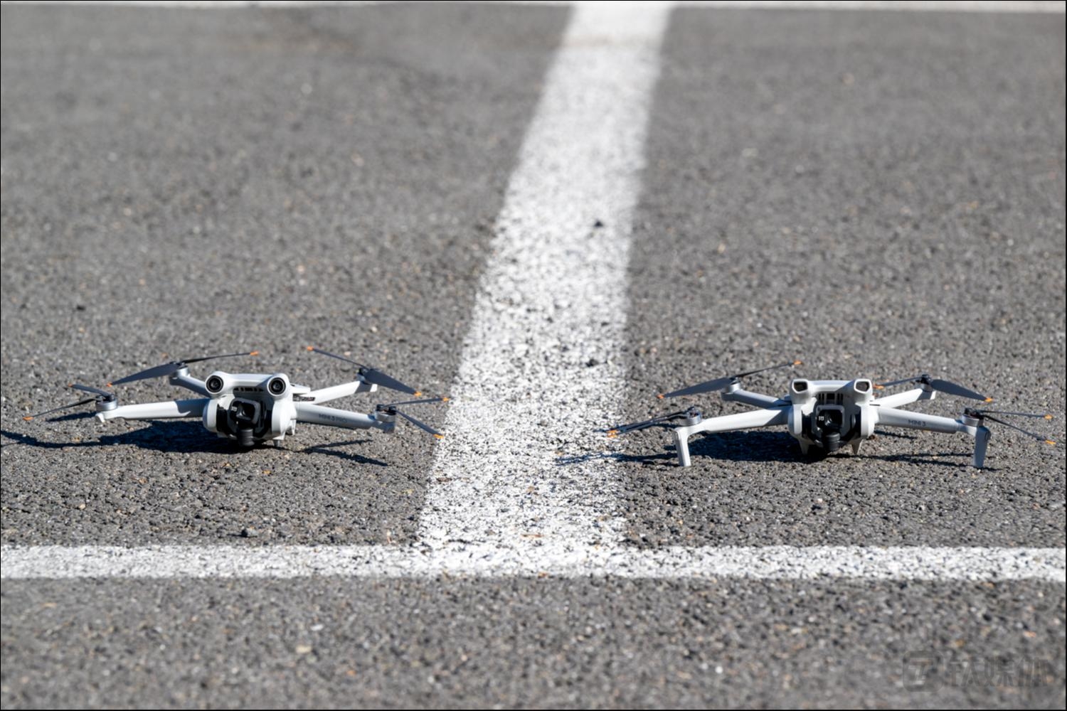 左：DJI Mini 3 Pro 右：DJI Mini 3