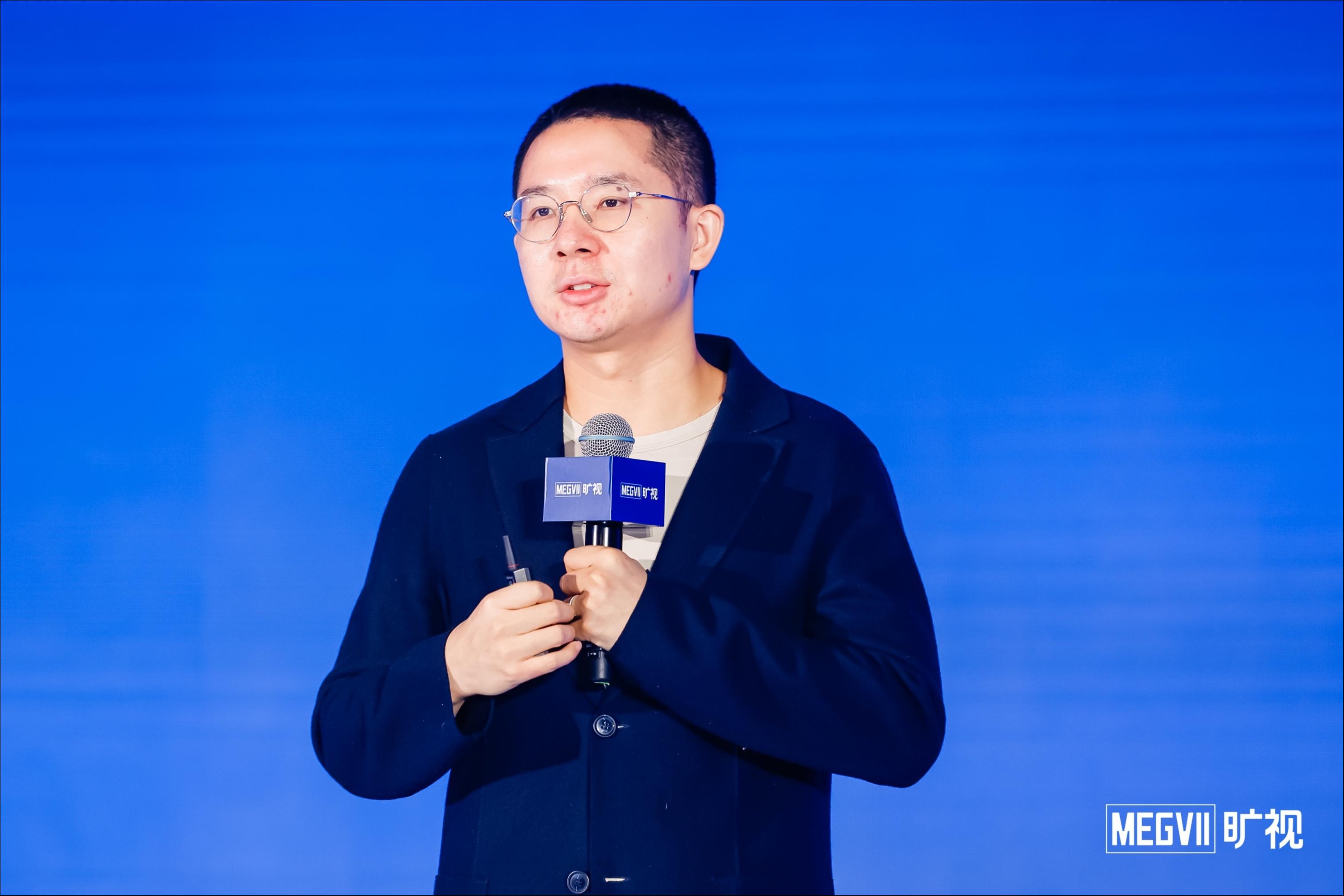 钛媒体对话旷视CEO印奇：中国企业攻坚AI大模型为何这么难