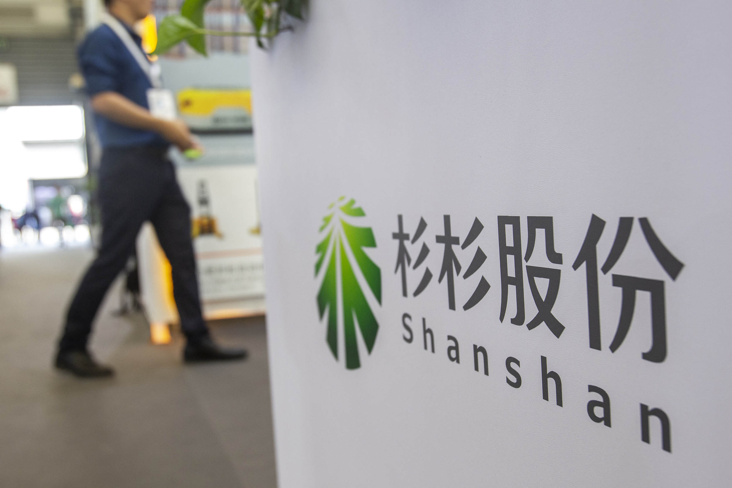 400亿豪门上演争产大戏，90后董事长VS后妈