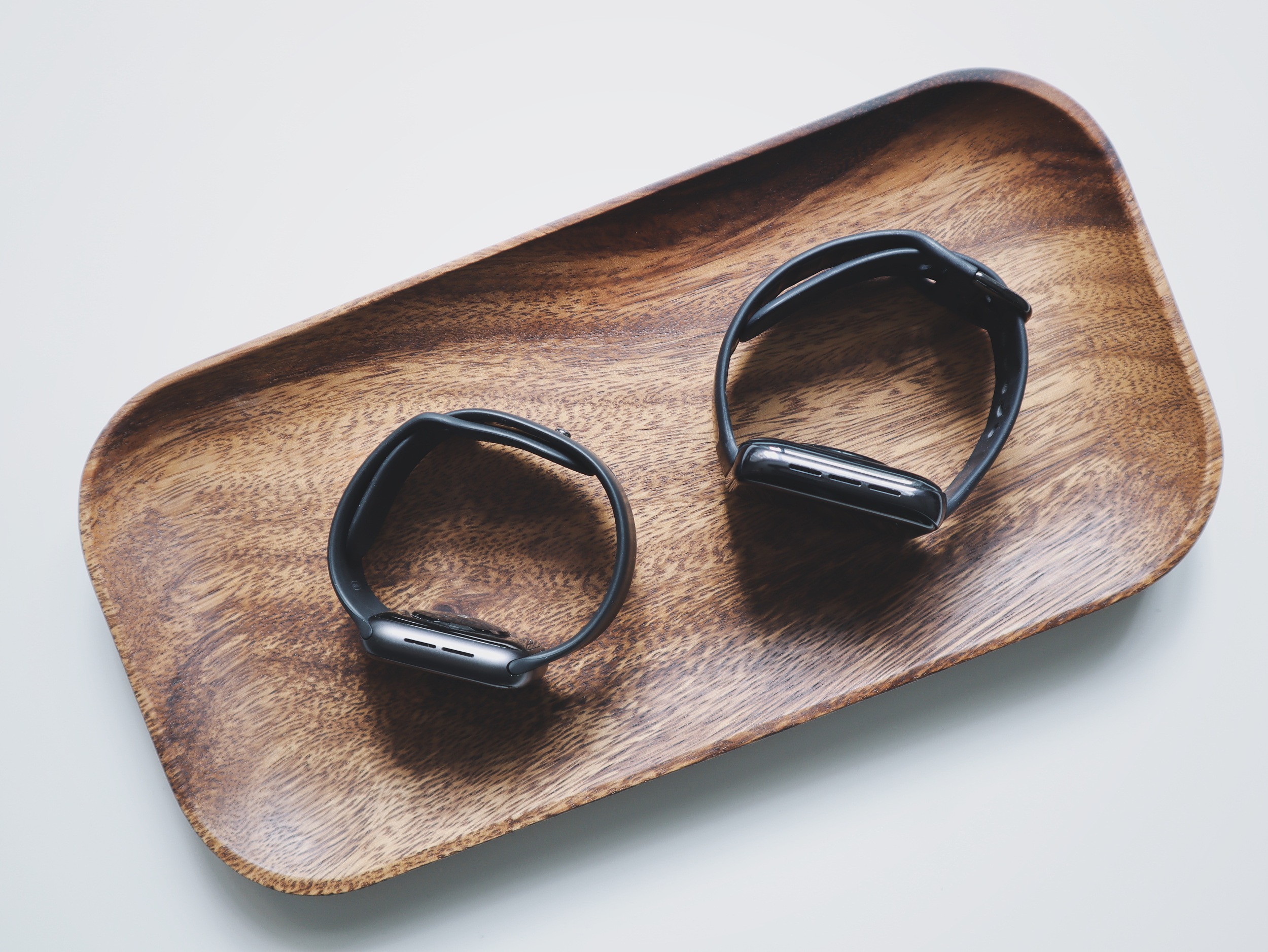 小米新专利支持“边用边充”，智能手表的续航焦虑症有救了？