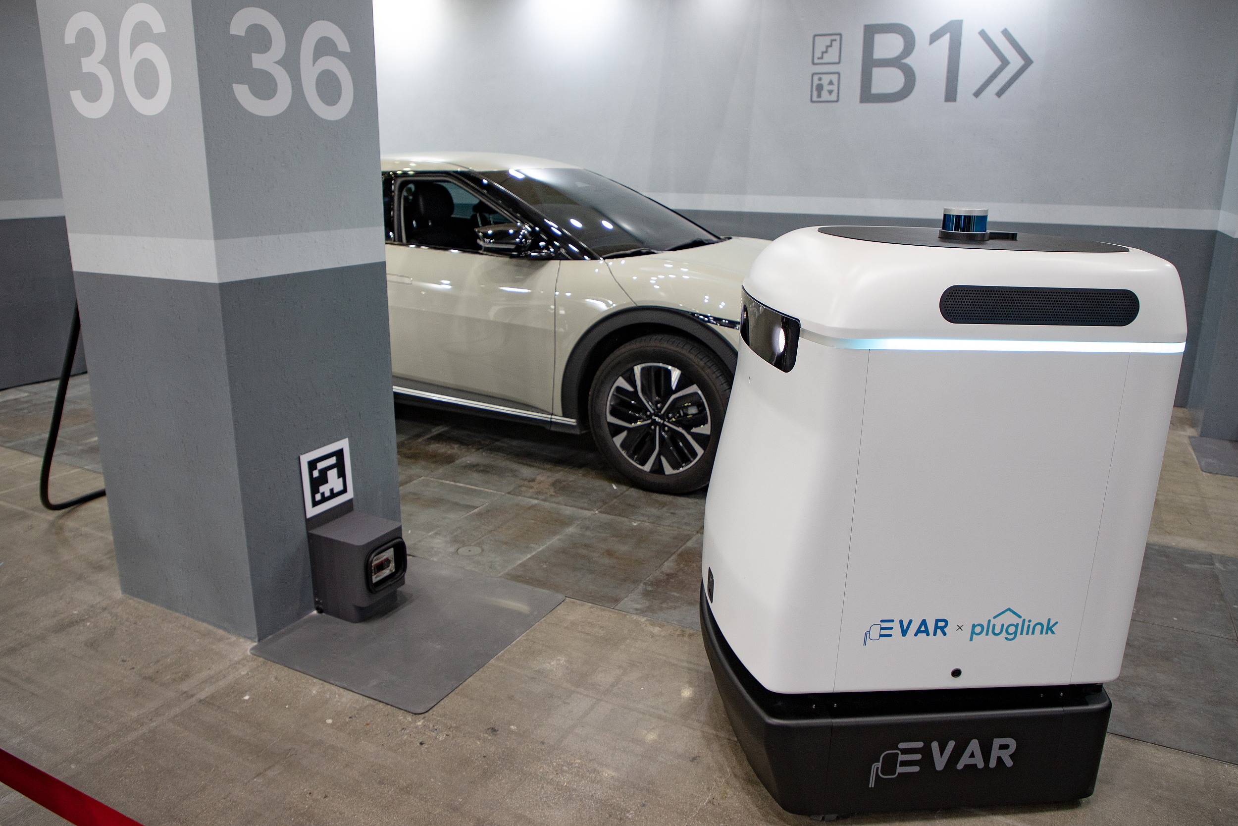 集储能、无人驾驶于一身，充电机器人能否成为下一个风口？